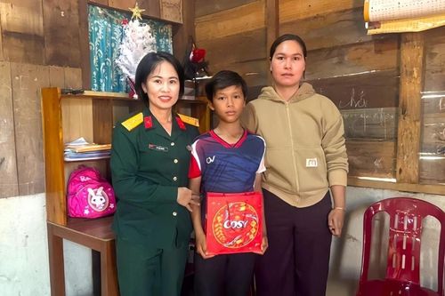 Đồng hành với trẻ em khó khăn