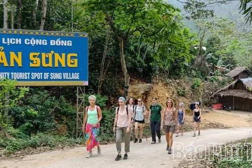 Bảo tồn văn hóa gắn với du lịch cộng đồng trên vùng Đất Tổ