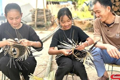Mường É bảo tồn, phát huy giá trị nghề đan mây, tre truyền thống