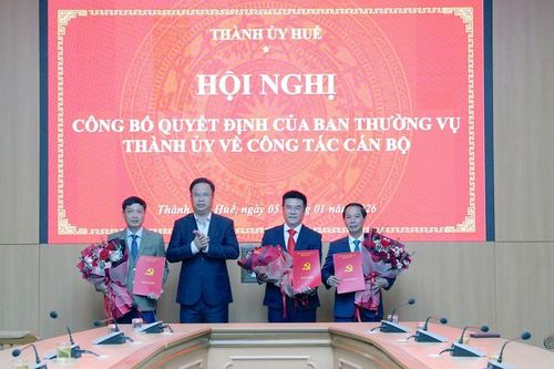 Ban Thường vụ Thành ủy Huế công bố các quyết định về công tác cán bộ