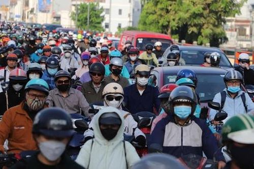 TP.HCM kẹt xe diện rộng ngày làm việc đầu năm, cửa ngõ vào trung tâm 'đóng băng'