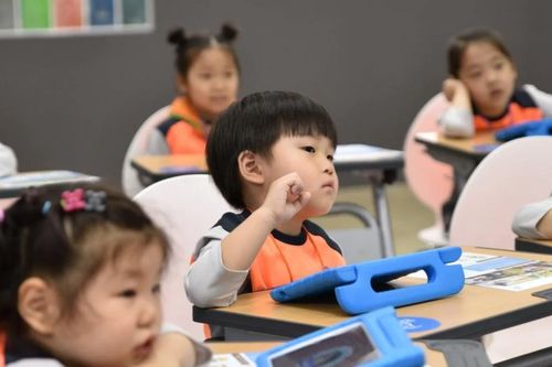 Nghịch lý ở Hàn Quốc: Học sinh giảm, chi tiêu cho giáo dục tăng vọt