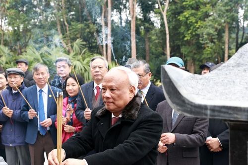 Câu lạc bộ Cựu đại biểu Quốc hội tham dự chương trình 'Về nguồn' tại Tuyên Quang