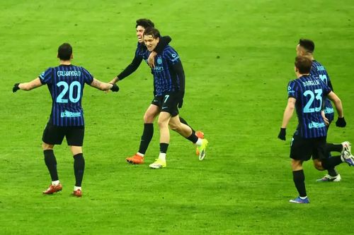 Inter Milan giữ vững ngôi đầu Serie A