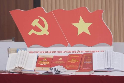 Không gian trưng bày 'Dưới cờ Đảng quang vinh'