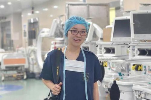 Người lưu giữ những khoảnh khắc thầm lặng của ngành Y qua ống kính nhiếp ảnh