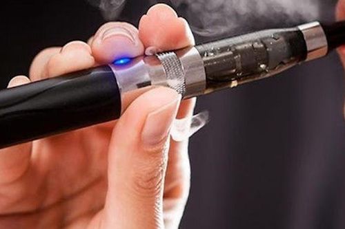 Chính thức: Hút thuốc lá điện tử có thể bị phạt tới 5 triệu đồng