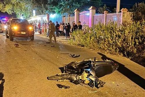 Xe máy tông trực diện vào đầu ô tô khiến một người tử vong