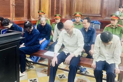 Nhóm người Hàn Quốc mở nhà hàng và tổ chức cho nữ tiếp viên bán dâm lãnh án