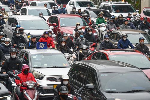 Các tuyến đường dẫn vào trung tâm Hà Nội kẹt cứng ngày làm việc đầu năm 2026