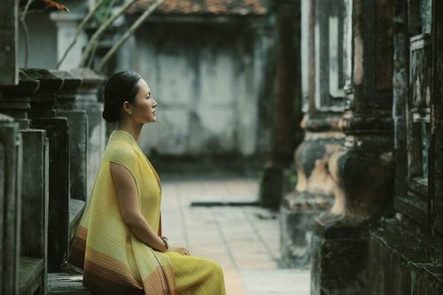 Đỗ Hải Yến khoe nhan sắc quý phái ở di tích cố đô Hoa Lư – Ninh Bình