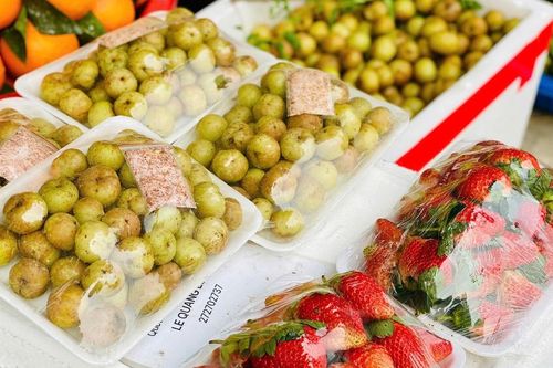 Tiểu thương chia sẻ nguồn gốc thực sự của loại quả lạ đang bán tràn ngập thị trường