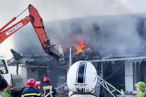 Cháy dữ dội tại cửa hàng vật liệu xây dựng ở Đà Nẵng