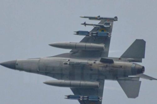 Ra trận, phi công F-16 Ukraine buộc phải từ bỏ 'chiến thuật không hiệu quả' học ở trường