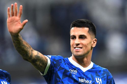 Cancelo chính thức trở lại Barcelona