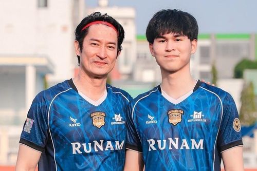 Con trai 19 tuổi cao hơn 1,8 m của Huy Khánh