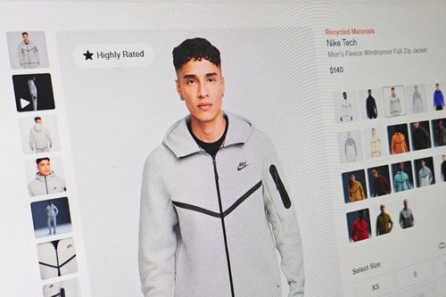 Bộ đồ nỉ xám hiệu Nike ông Maduro mặc cháy hàng