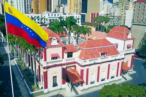Nổ súng gần dinh Tổng thống Venezuela