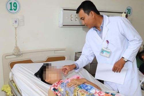 Thiếu niên 17 tuổi ở TP.HCM bị đâm thấu ngực