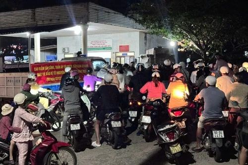 Quân đội tạm ứng 29.000 lít xăng cho đảo Phú Quý
