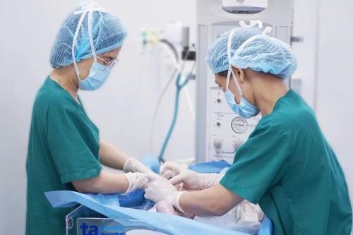 Nuôi sống trẻ sinh non bị bong tróc da bất thường do đột biến gene