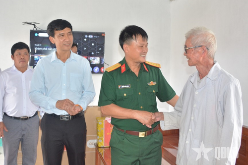 Sâu nặng nghĩa tình quân - dân