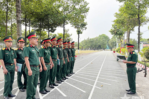 Đánh giá thực chất năng lực tổ chức, phương pháp chỉ huy và thực hành huấn luyện