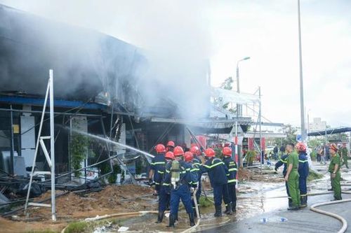 Bà Hỏa 'xông' cửa hàng