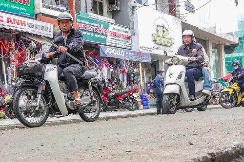Đường trung tâm Đà Nẵng thi công ì ạch, sinh hoạt người dân đảo lộn