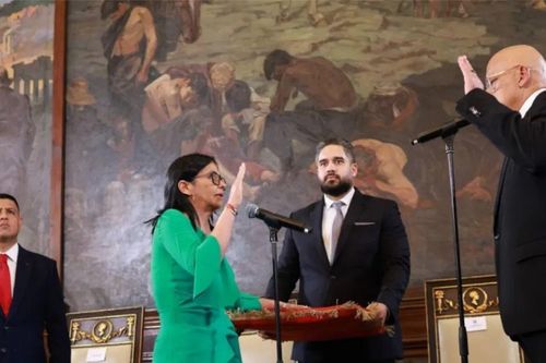 Tổng thống lâm thời Venezuela tuyên thệ nhậm chức