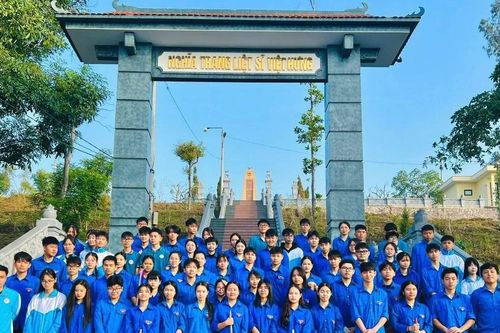 Trường Nguyễn Bỉnh Khiêm tổ chức hoạt động giáo dục 'Uống nước nhớ nguồn'