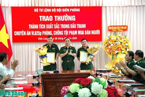 Trao thưởng thành tích đấu tranh thắng lợi Chuyên án VL825p, triệt phá đường dây mua bán người