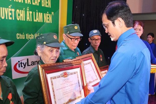 Quy định mới về xét, truy tặng 'Huy chương Thanh niên xung phong vẻ vang'