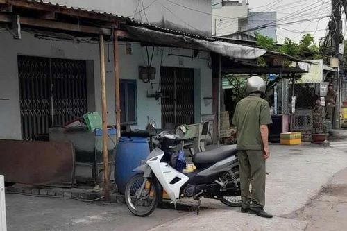 Bàng hoàng phát hiện người lạ tử vong trước cửa nhà