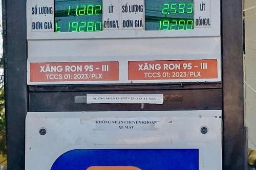 Bất bình cây xăng 'không nhận chuyển khoản đối với xe máy'