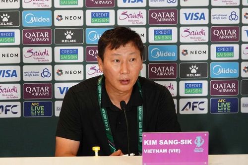 HLV Kim Sang-sik tiết lộ bí quyết làm nên hai bàn thắng trận ra quân