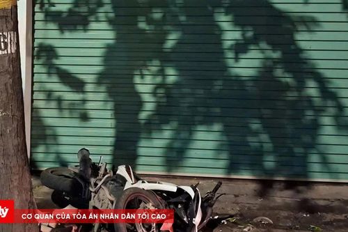 Xe máy lao lên vỉa hè, 2 người thương vong
