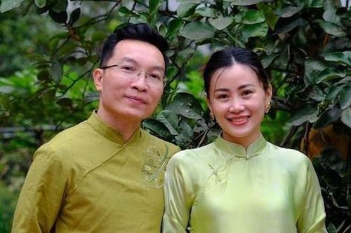 Đạo diễn nổi tiếng biết ơn MC Lại Văn Sâm và nhờ VTV lấy được vợ đẹp kém 2 tuổi