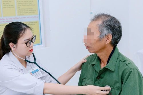 'Gió đã đổi chiều', y tế công lập cơ sở hút bác sĩ trẻ