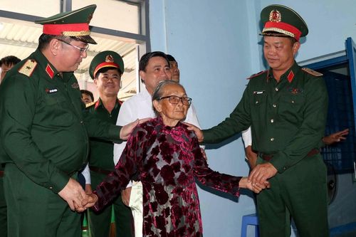 Chiến dịch Quang Trung tăng tốc về đích, hàng trăm người dân có nhà mới đón Tết