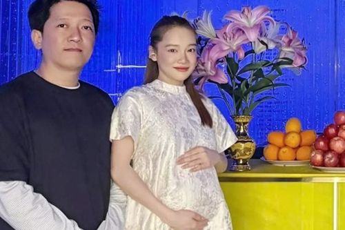 Nhã Phương bụng bầu vượt mặt, con trai cao lớn của hoa hậu Hà Kiều Anh