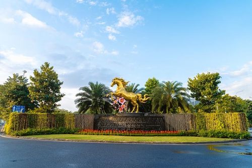 Linh vật Ngựa Vàng chào xuân 2026 tại Sân bay quốc tế Đà Nẵng