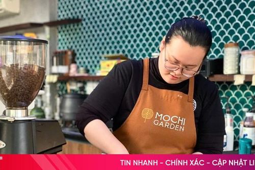 Nhiều bạn trẻ tất bật làm thêm trong mùa Tết