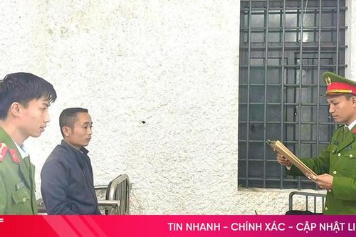 Mua 10 quả pháo dừa nặng hơn 10kg từ Lào về chơi Tết