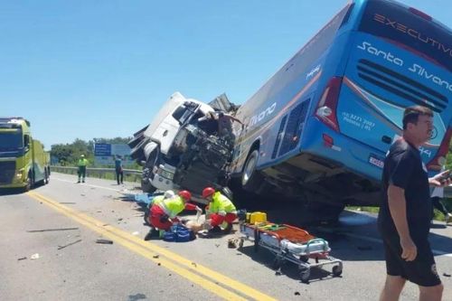Brazil: Cướp tấn công xe tải gây tai nạn giao thông, 6 người thiệt mạng