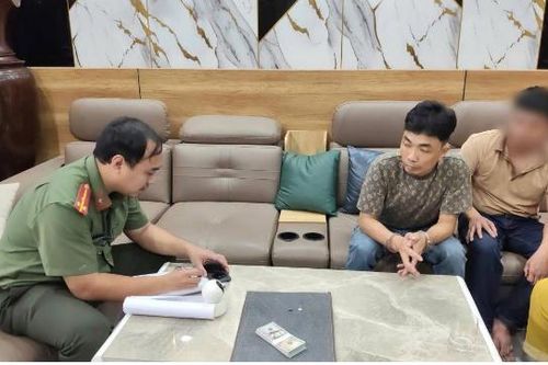 Bóc trần thủ đoạn lưu hành hàng trăm tờ 100 USD giả để tiêu thụ