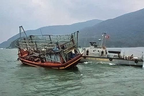 Cứu nạn thành công tàu cá cùng 6 ngư dân bị nạn trên biển