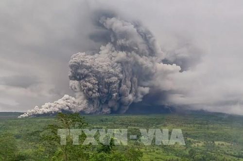 Núi lửa tại Indonesia phun trào 31 lần trong 6 giờ