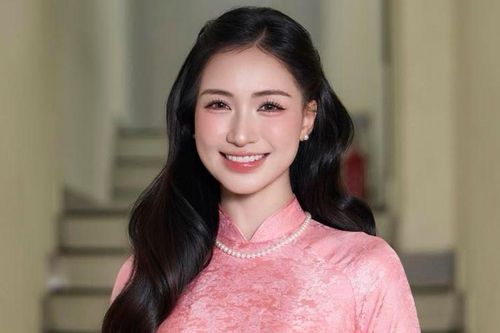 Đồng hồ 300 triệu đồng của Hòa Minzy