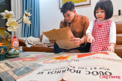Chàng trai 8X ở Hà Nội giữ ký ức bầu cử từ những tấm thẻ cử tri